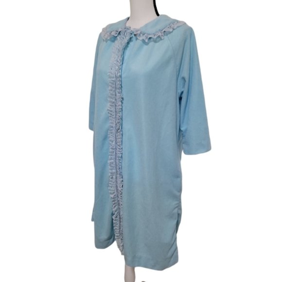 Other - Vintage Lisanne Lace Peter Pan Collar Snap Button Front House Coat